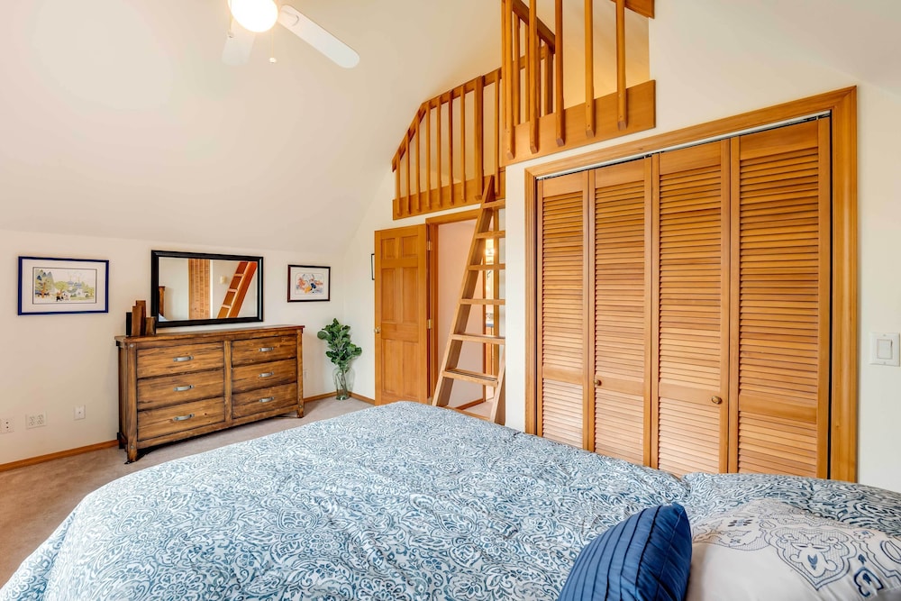 Juneau Vacations - Juneau Vacation Home: Stunning View  Beach Access - Property Image 2