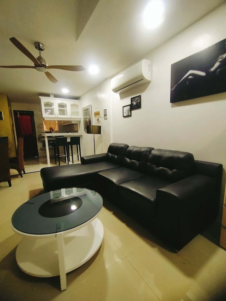 Kandi Suites 2BR with private Jacuzzi