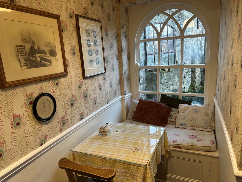 Peacocks Tearoom and Fine B&B