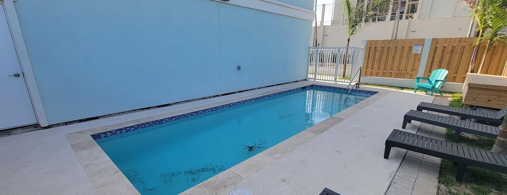 Villas De Laguna 2 3 Bedroom Townhouse