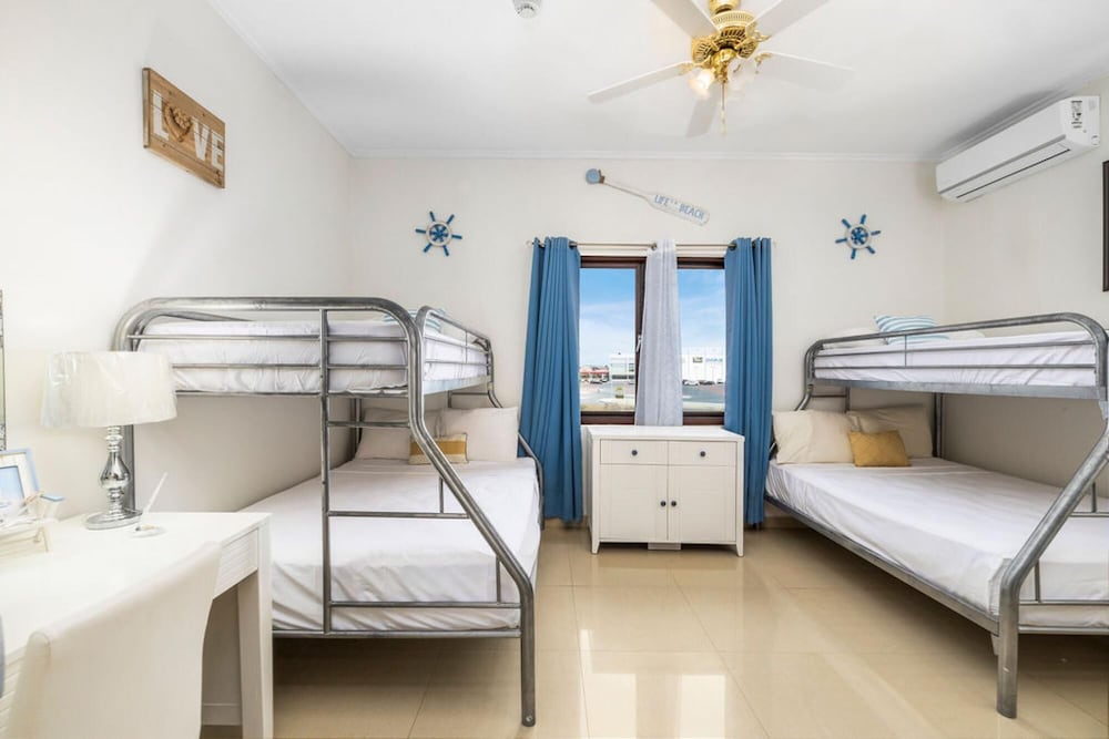 2BR 3min Walk 2 Eagle Beach Pool GYM Parking
