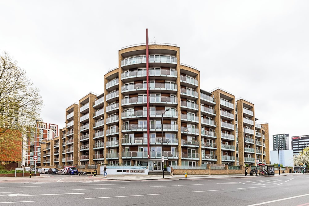 Bright Battersea Apartment