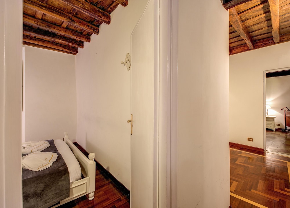 HI Navona apartment