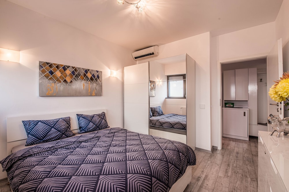 Luxury Penthouse Plaza Residence P1 view 3