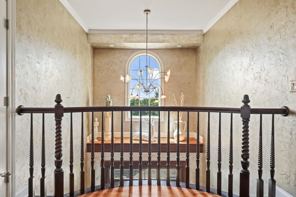 Hidden Retreat 4-homes 134 Acres