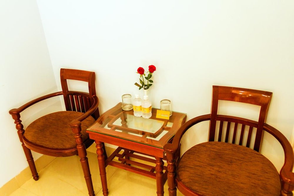 Central Beach Hotel - Hostel