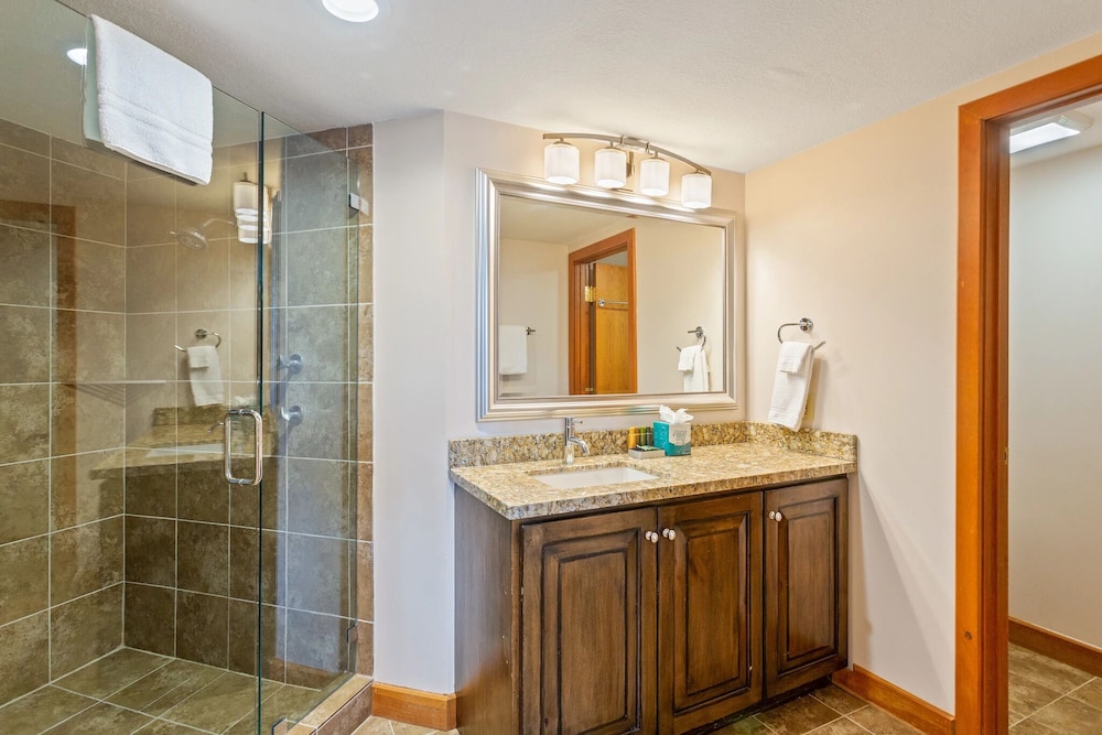 Pinnacle at Deer Valley Resort - Four Bedroom Condo with Hot Tub #1470 4 Condo