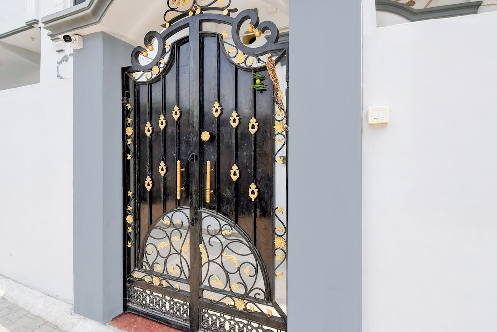 Fabhotel Rb Palace