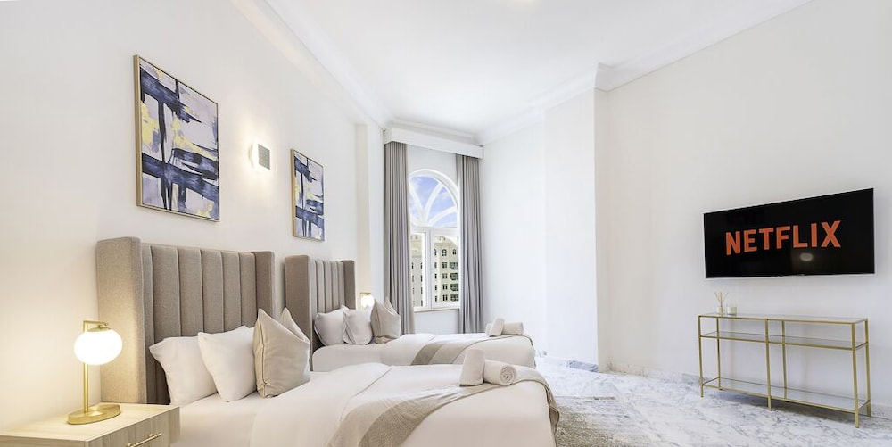 LUX The Shoreline Palm Island Penthouse