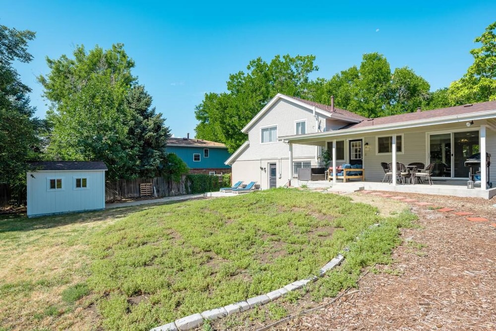 Denver Family Retreat 4BR 3 BA - Large Backyard view 2