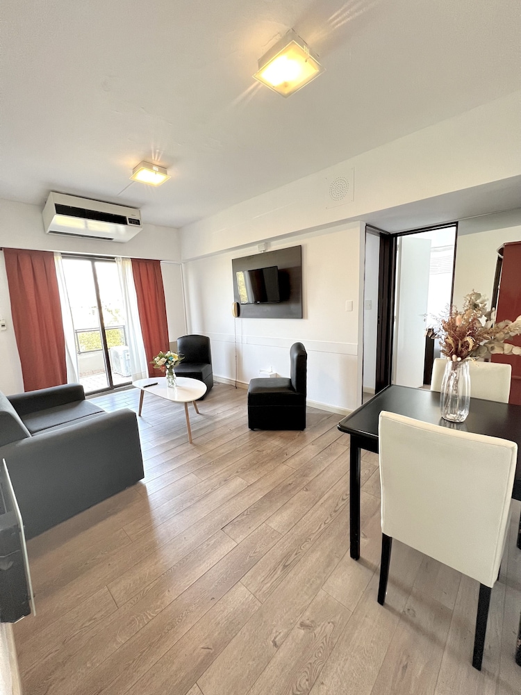 Golf Tower Suites & Apartments