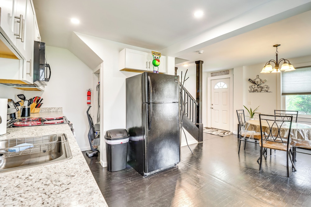 Ski, Hike & Fish: Pet-friendly Home in Saylorsburg