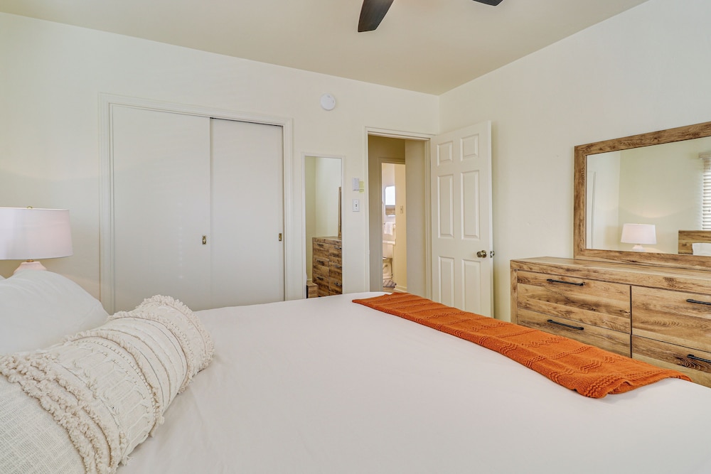2 Mi to UNM Campus: Home in Quiet Area of ABQ