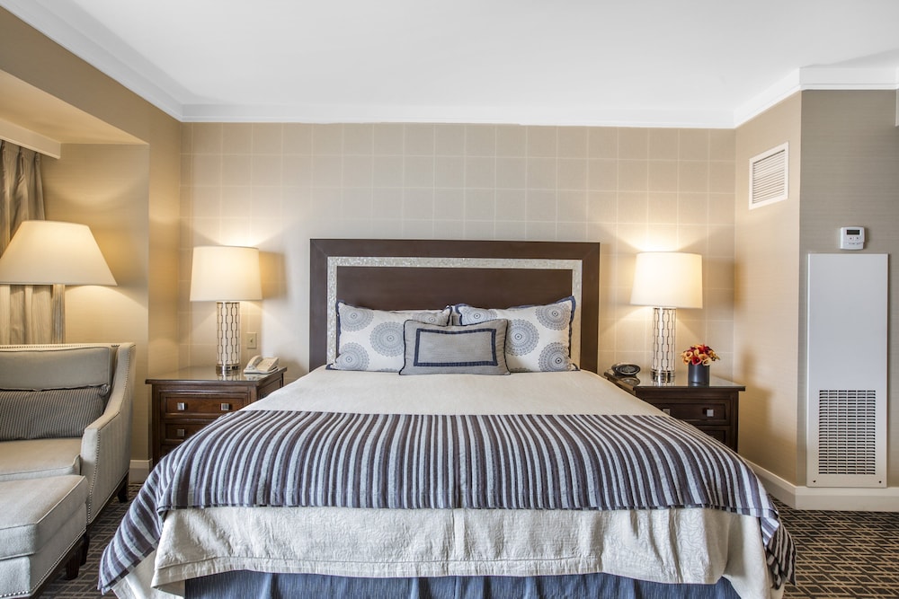 Omni Los Angeles Hotel at California Plaza 16