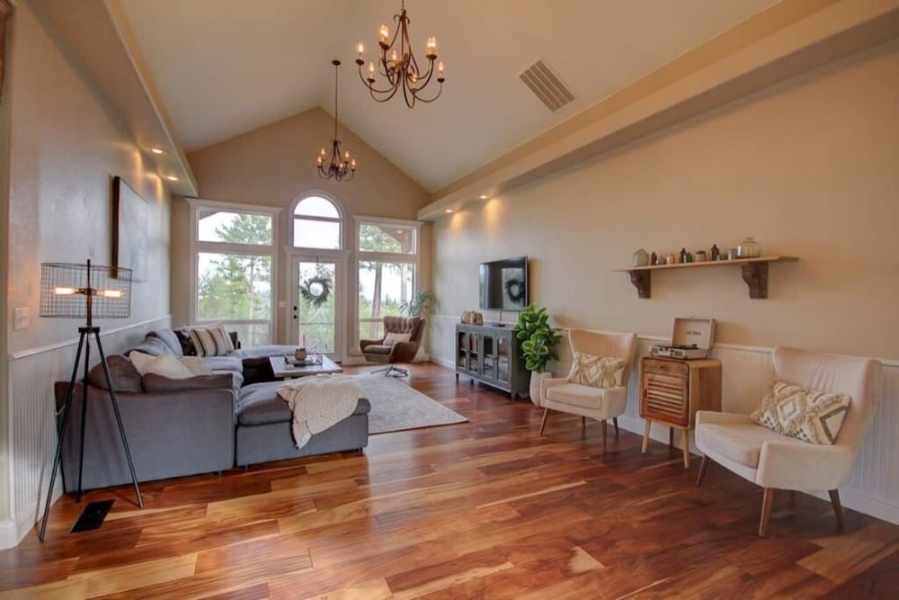 Jacksonville Mountain Retreat