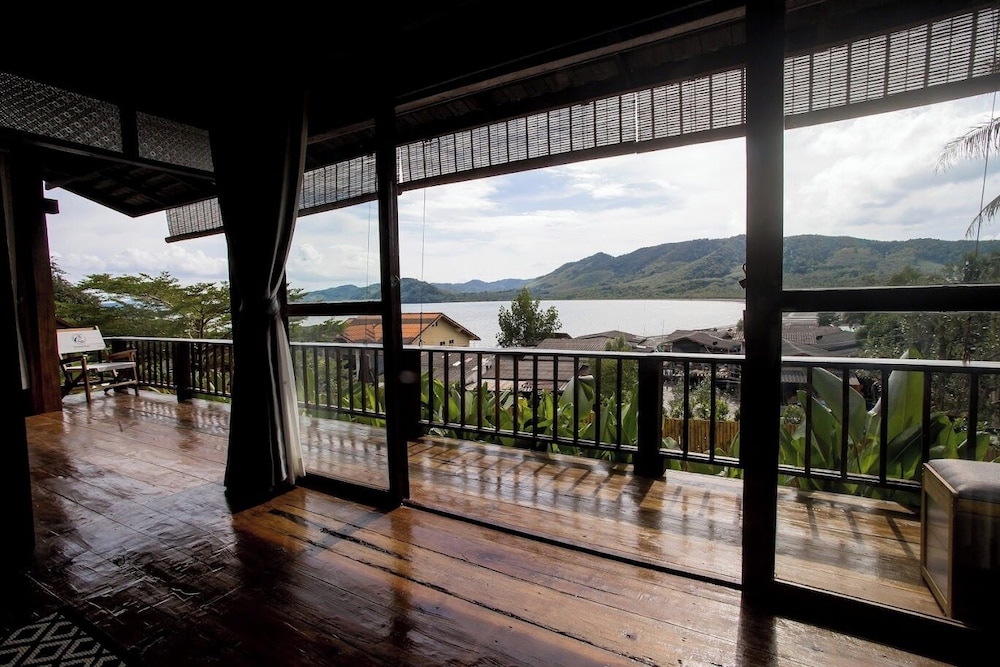 Baan Lhong View Lay