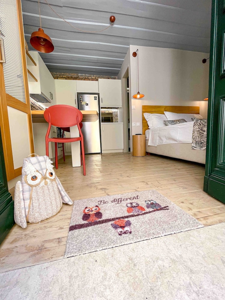 Kukuvayia s Nest-centre Old Town Corfu
