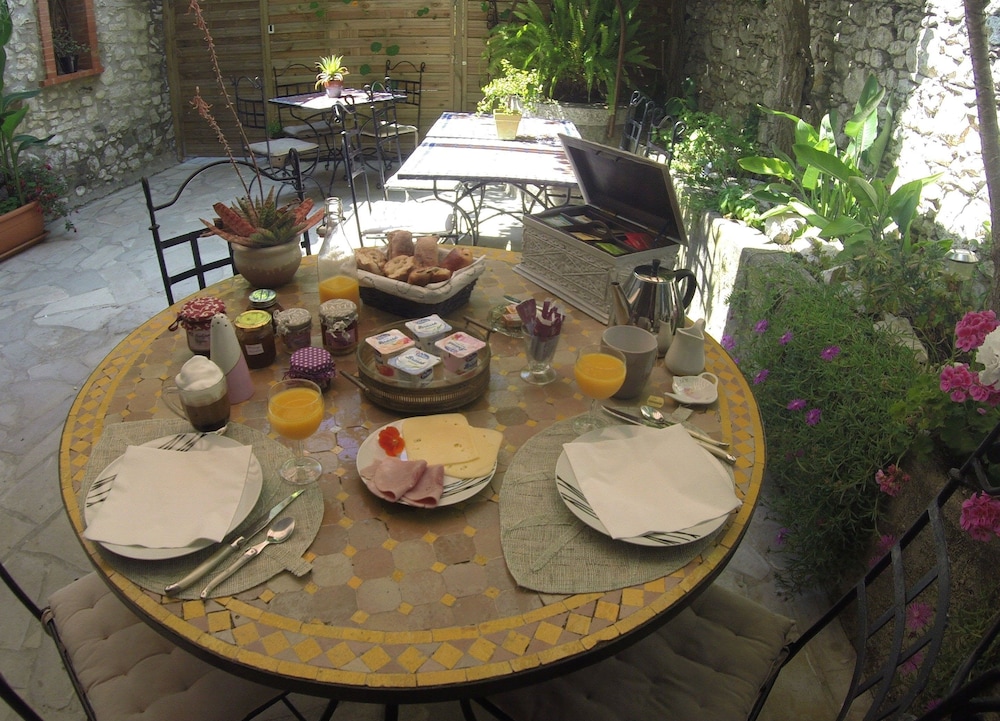 Maison Carles BnB