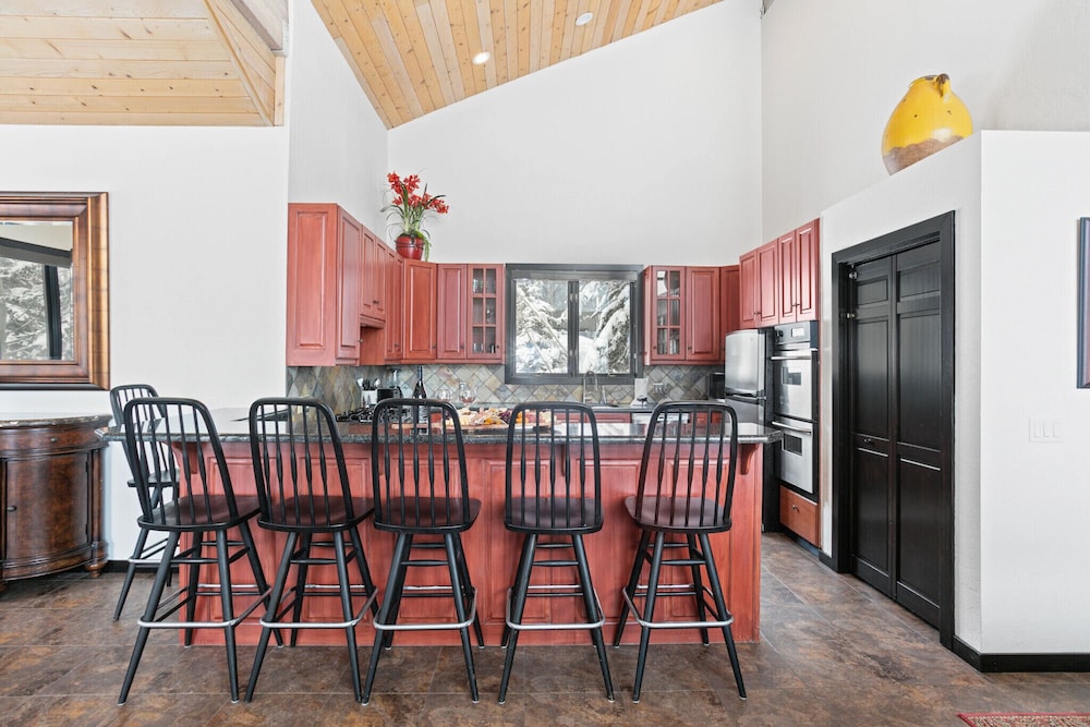 2430 Queen Esther Dr - 5 Bedroom Home with Spa 5 Home