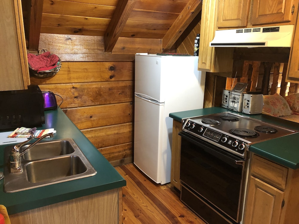 Gatlinburg Mountain Magic Hot Tub Cabins view 4