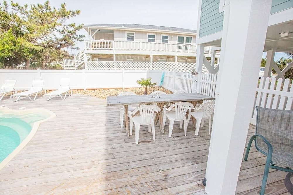 Life's A Beach 4 Bedroom Home by RedAwning