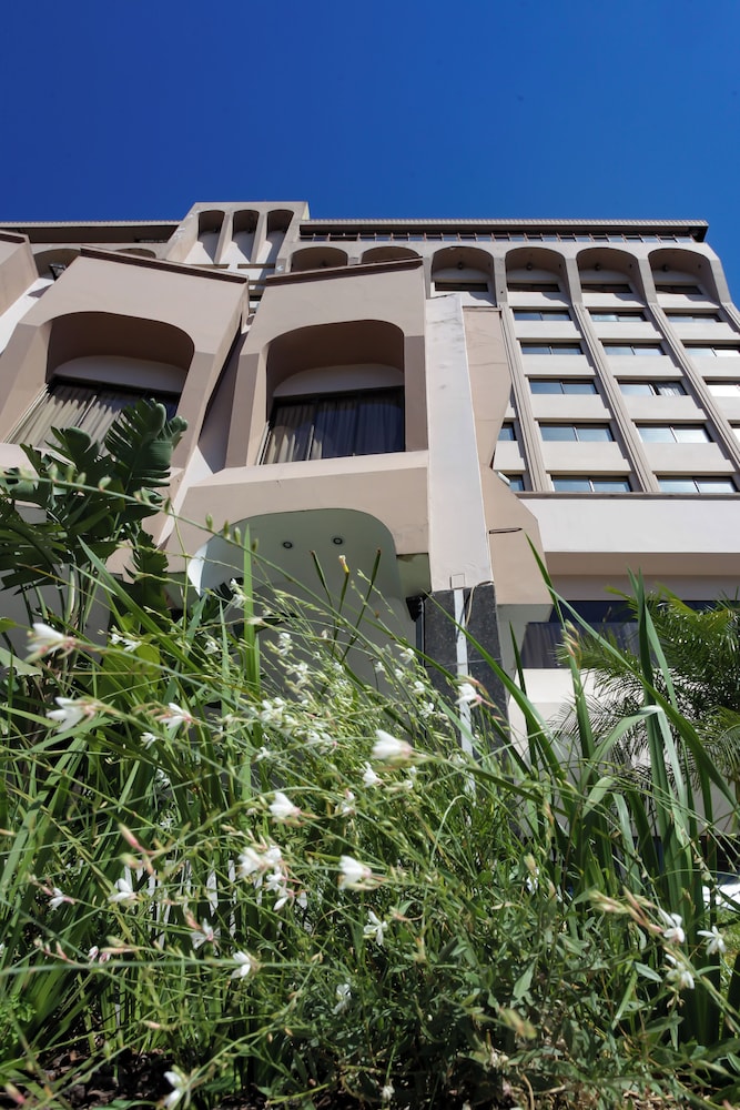 Hotel Catalinas Tucuman - Image 1