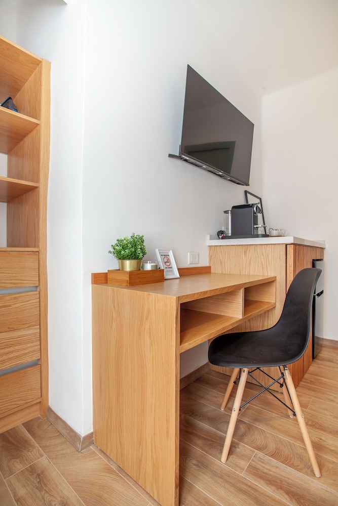 Bright & sweet unit in middle Polanco