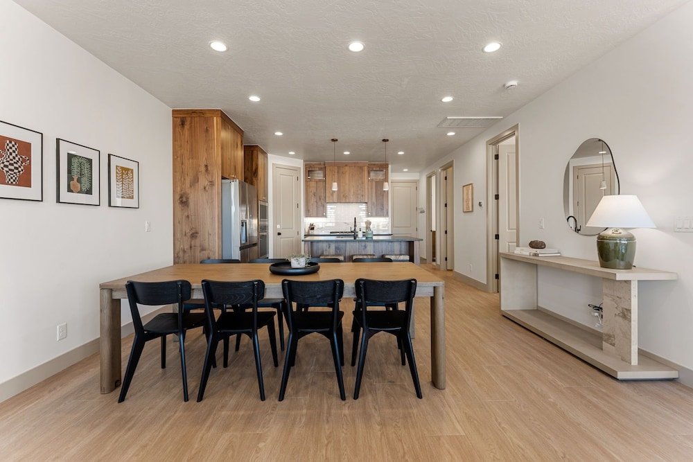 Country Is Cool Again 5 Bedroom Townhouse