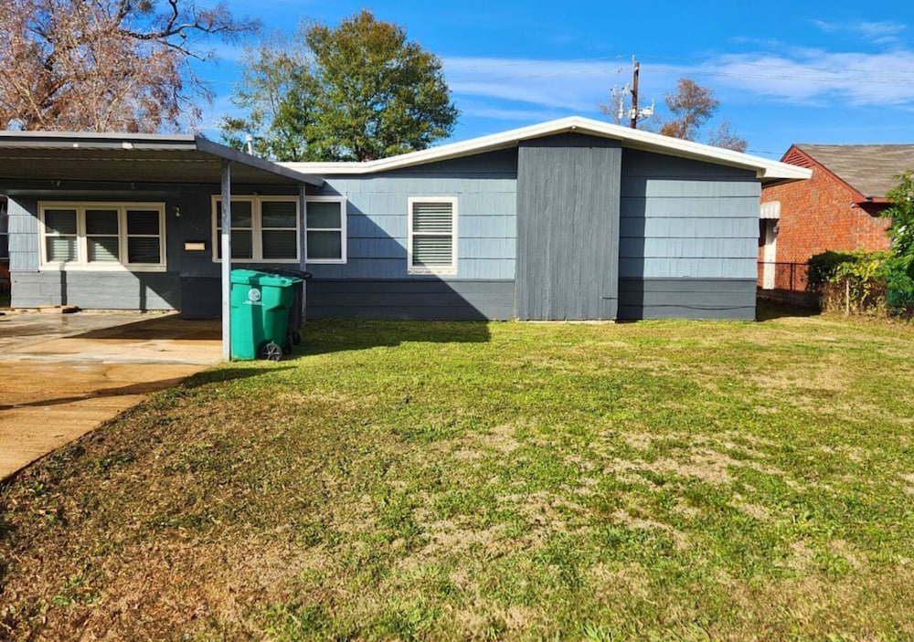 Retro 1BR Near Downtown Quiet Comfy Stay