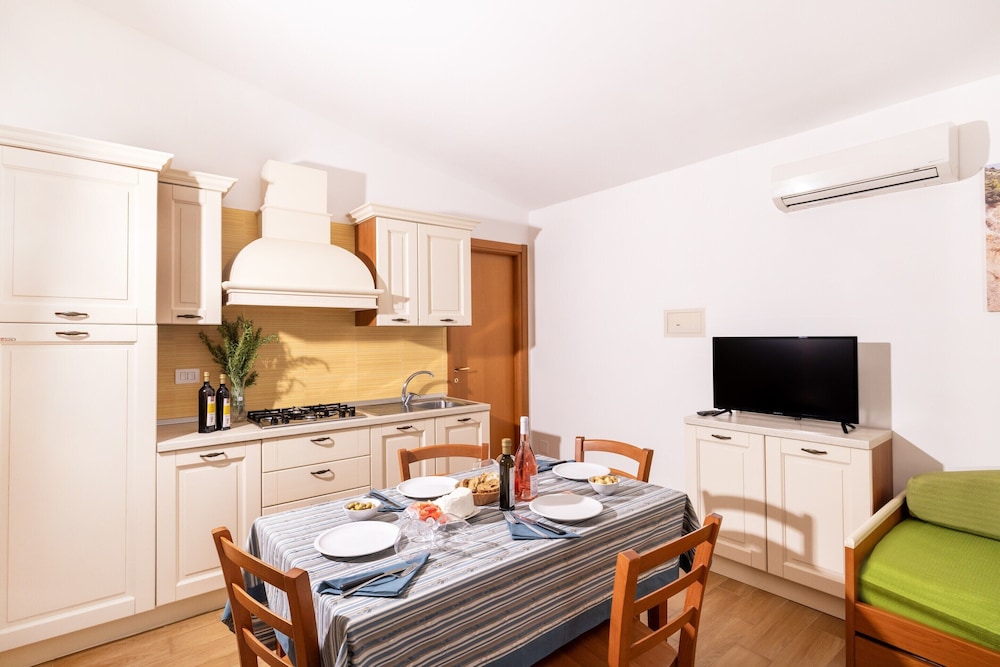 Apartment With Communal Pool