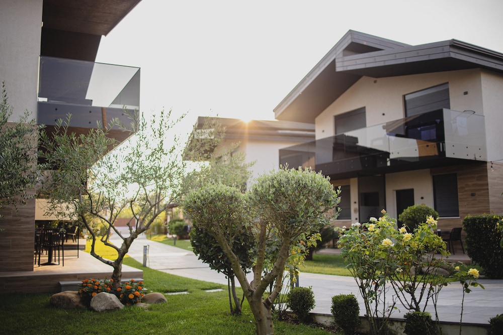 Lej & Laj Residence