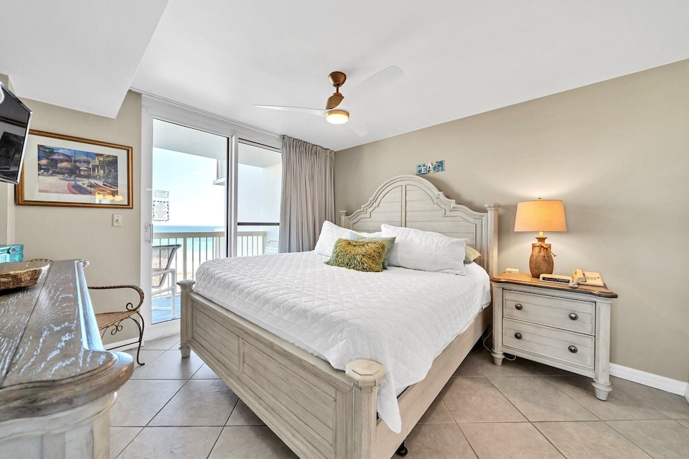 Pelican Beach 1118 2 Bedroom Condo by Pelican Beach Management view 4