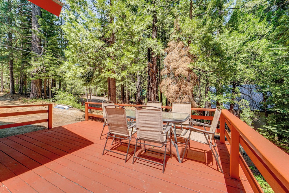 Hike & Ski! Cabin 20 Mi to Soda Springs Mtn Resort