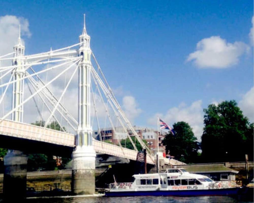 Amazing Riverside Boheme Home in SW London!