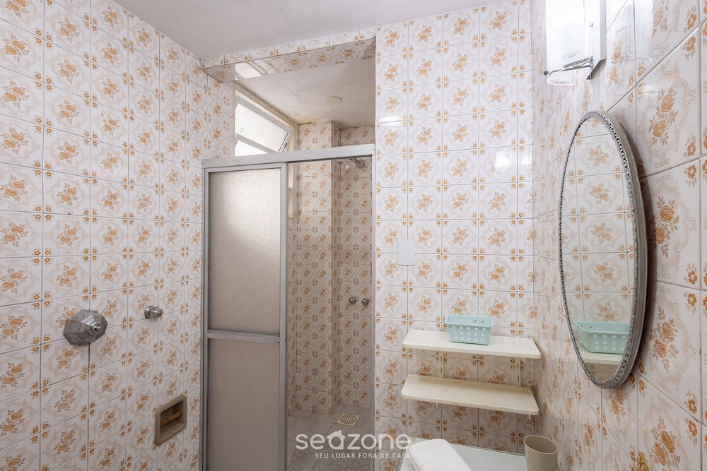 Apt in BC Center w Balcony 260m From Beach Elo0207