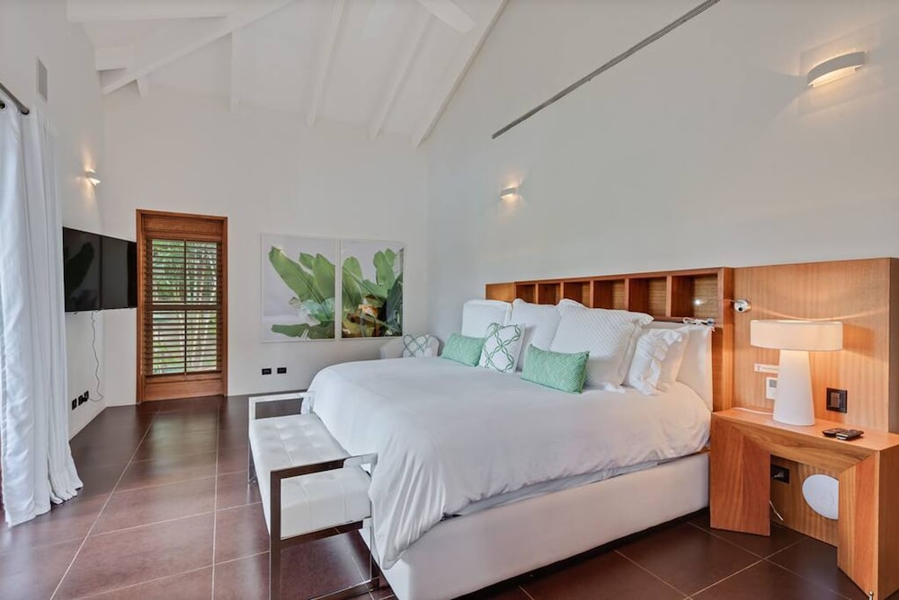 Beautifully-designed Contemporary Villa