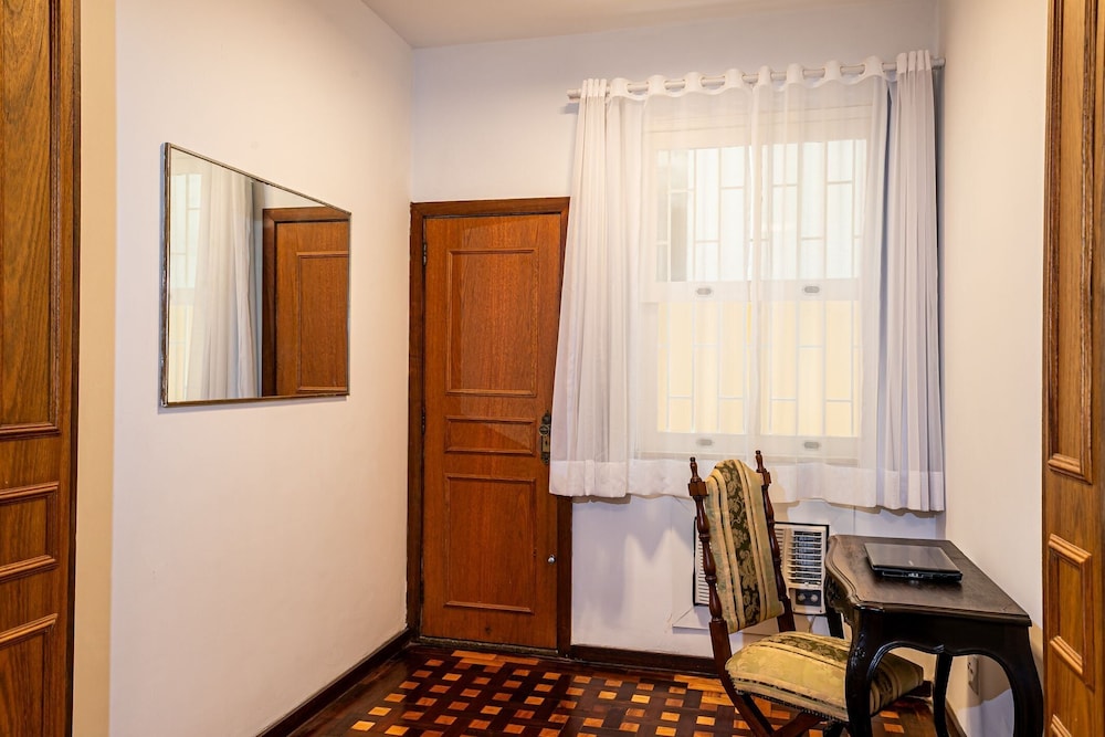 4bdrs, Balcony w/ Sea View, and Garagea 3730/201