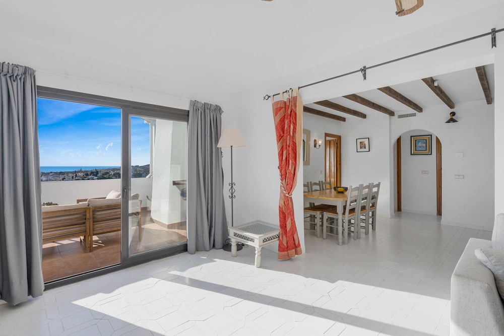 Apartment With Roof Terrace and Pool - Ref 129