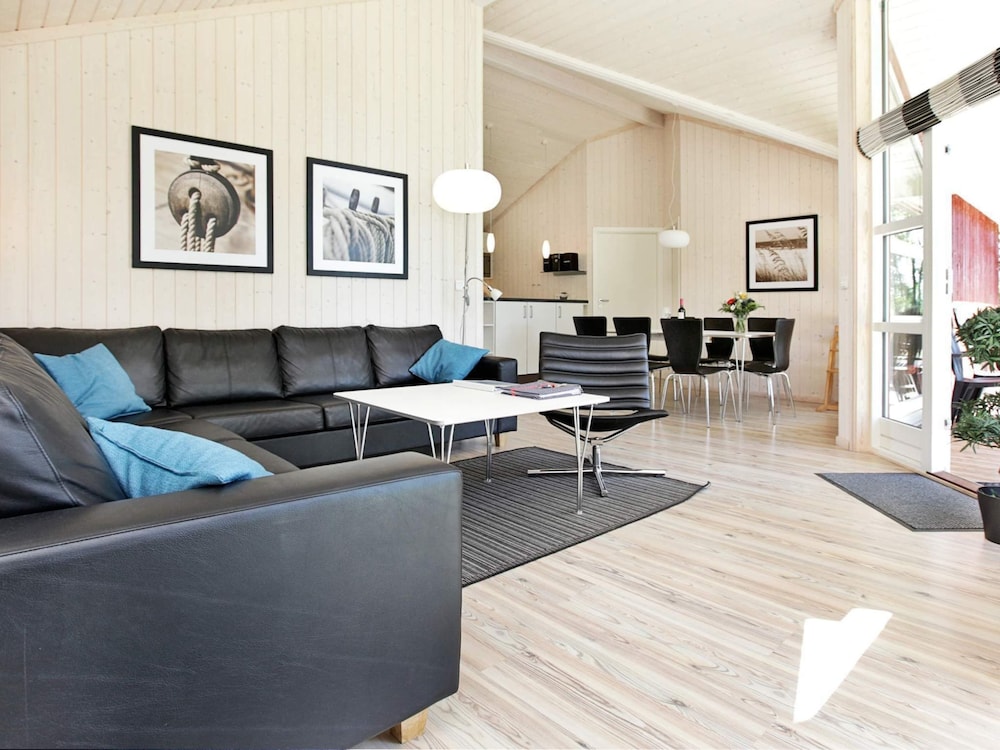 Pretty Holiday Home With Indoor Sauna