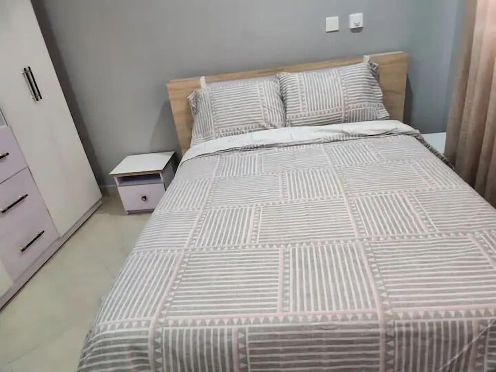 Beautiful Cozy 2 Bed Near Highway