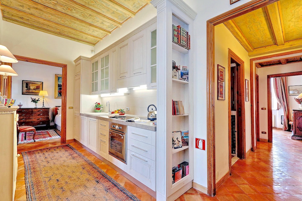 Palazzo Palermo Near the Roman Forum the Perfect Family Oasis in Rome