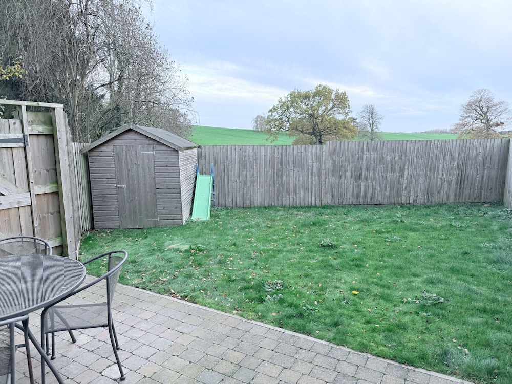 Luxury House - Sleeps up to 6 - Near Nec