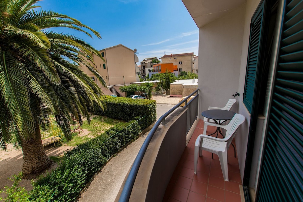 Cobra - Excellent Location - SA2 view 3