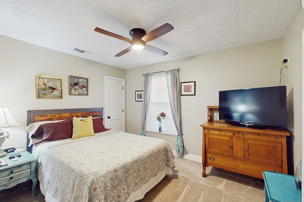 Dog-friendly Family Home w/ Patio & Fire Pit!
