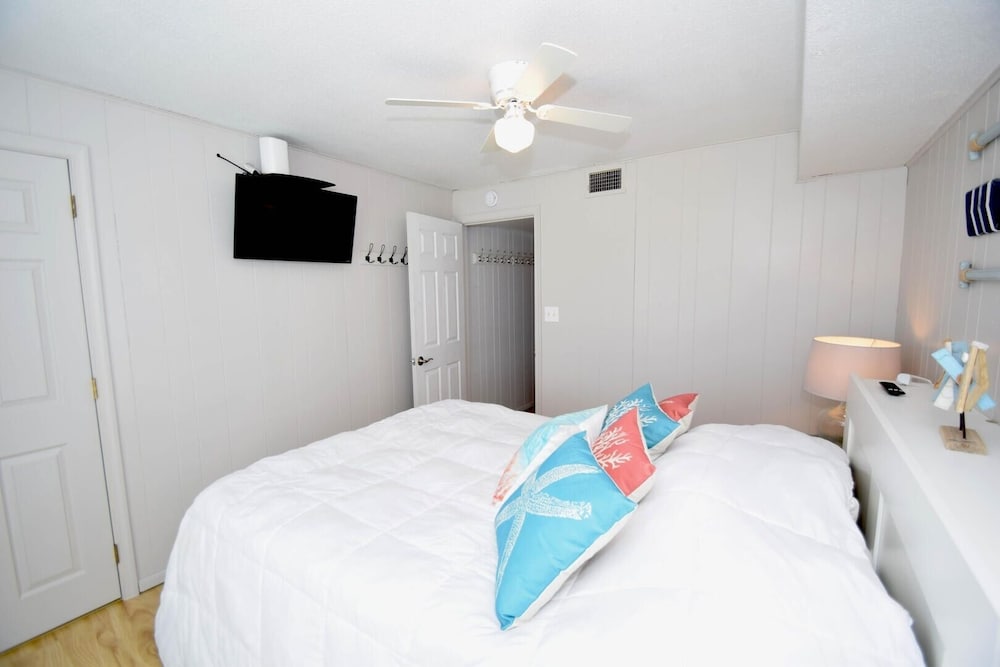 Aronimink 1b 2 Bedroom Condo
