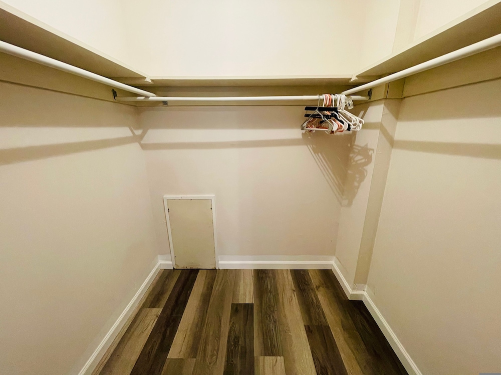 Comfortable 1BR in Elkins Park Parking Pool