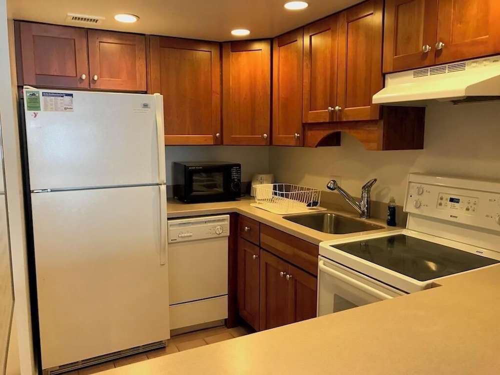 Mariners Court 206