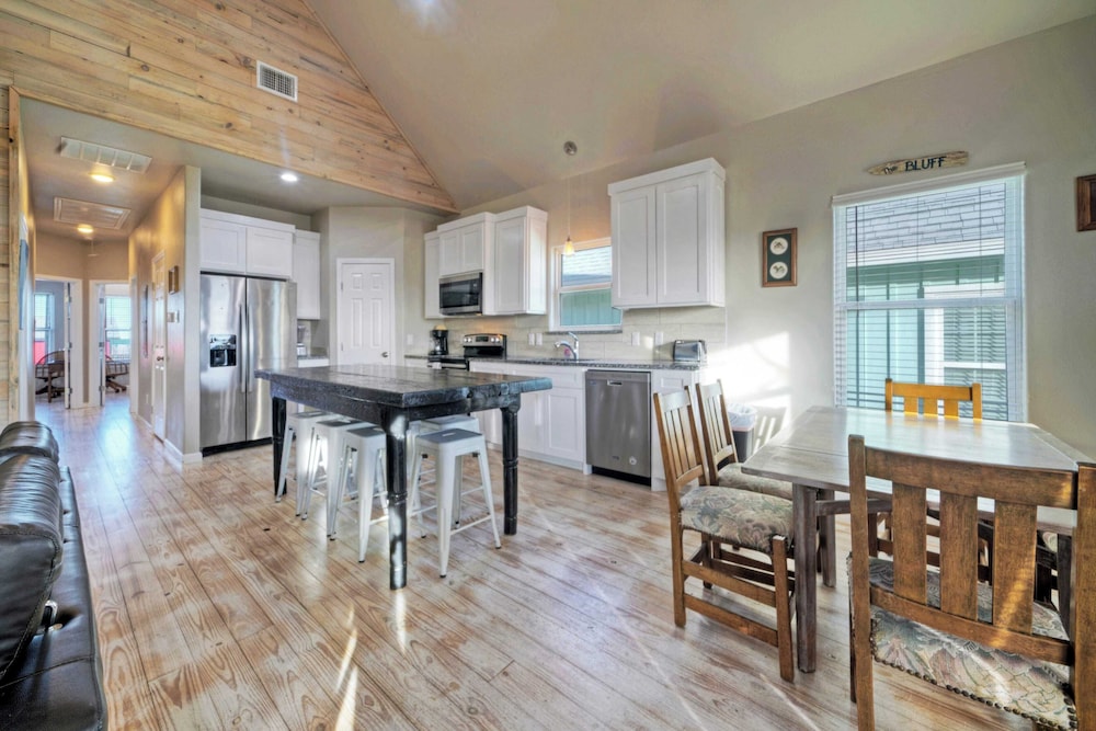 2 Homes, Sleeps 16, Shared Pool+boat Dock Laguna Village Serenity by Avantstay