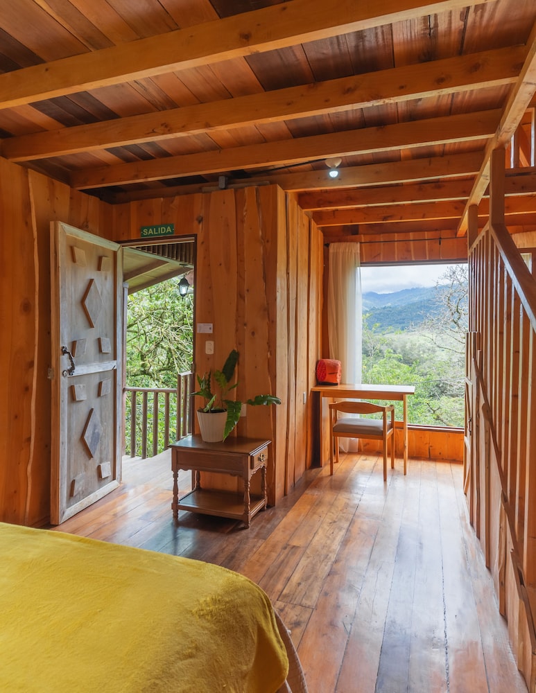 Cedrela Ecolodge