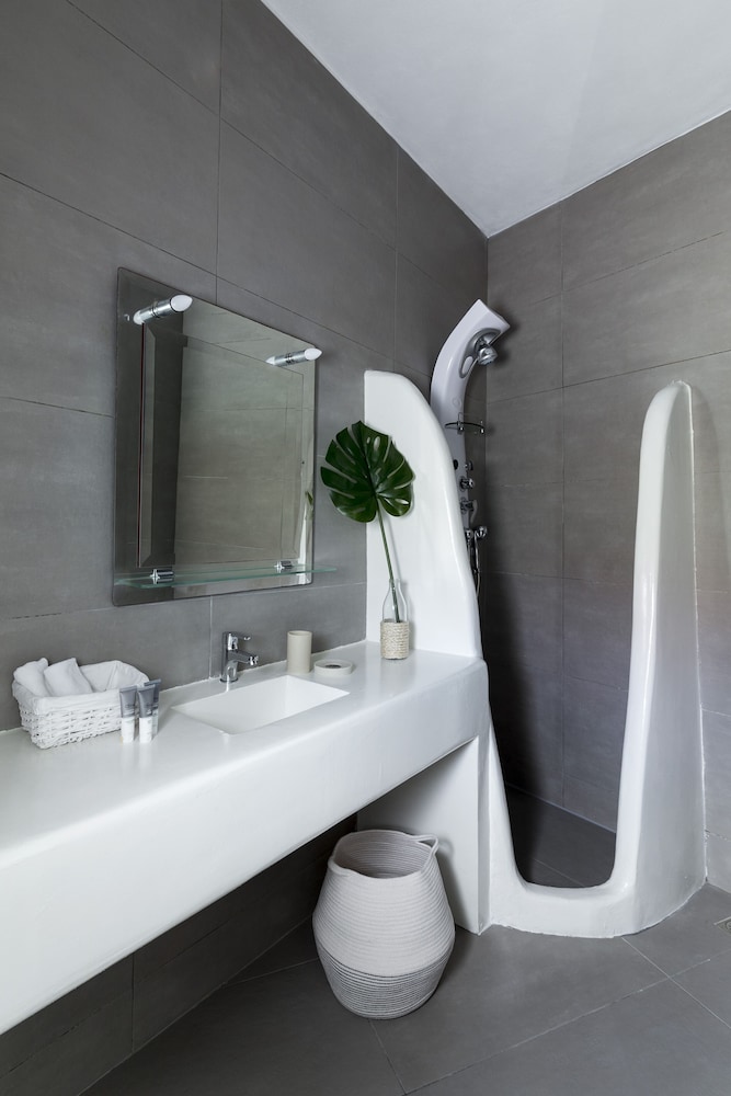 Amperian Mykonos Suites & Villas